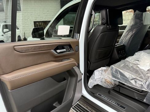 New 2026 GMC Yukon XL Denali Ultimate w/ LPO, Illumination Package image 10
