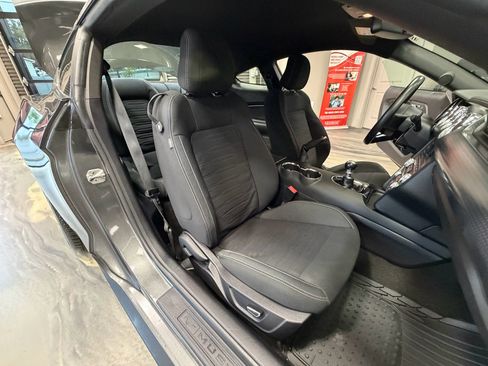 Used 2017 Ford Mustang GT w/ GT Performance Package RWD image 4