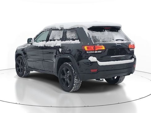 Used 2018 Jeep Grand Cherokee Laredo image 3
