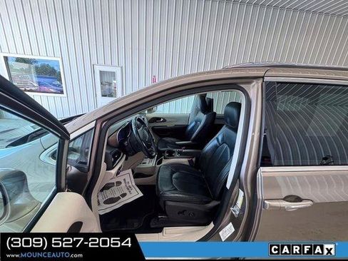 Used 2018 Chrysler Pacifica Touring-L Plus FWD image 19