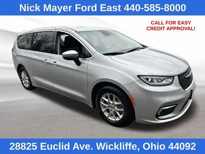 Used 2023 Chrysler Pacifica Touring-L