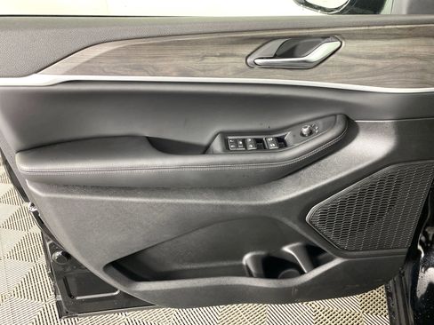 New 2026 Jeep Grand Cherokee Altitude image 13