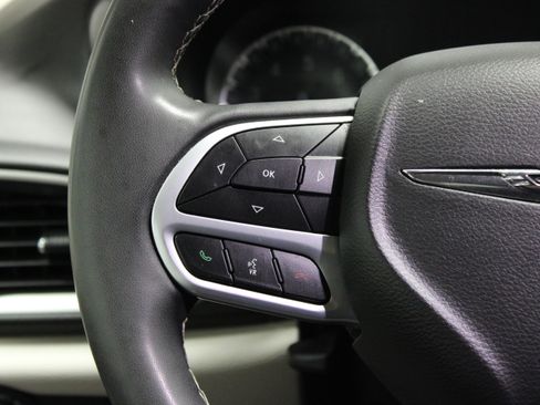 Used 2024 Chrysler Pacifica Touring-L FWD image 23