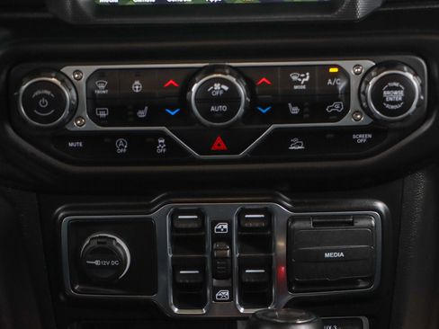 Used 2022 Jeep Wrangler Unlimited Sahara image 22