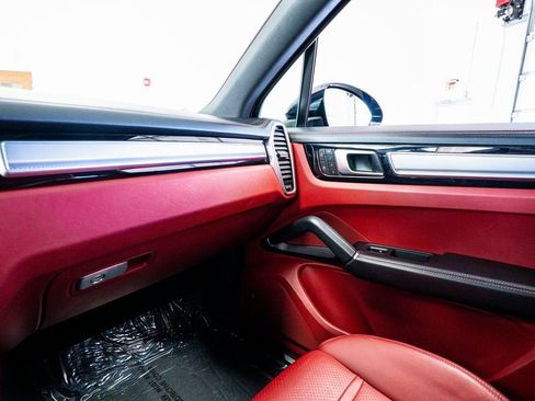 Used 2022 Porsche Cayenne Platinum Edition image 51