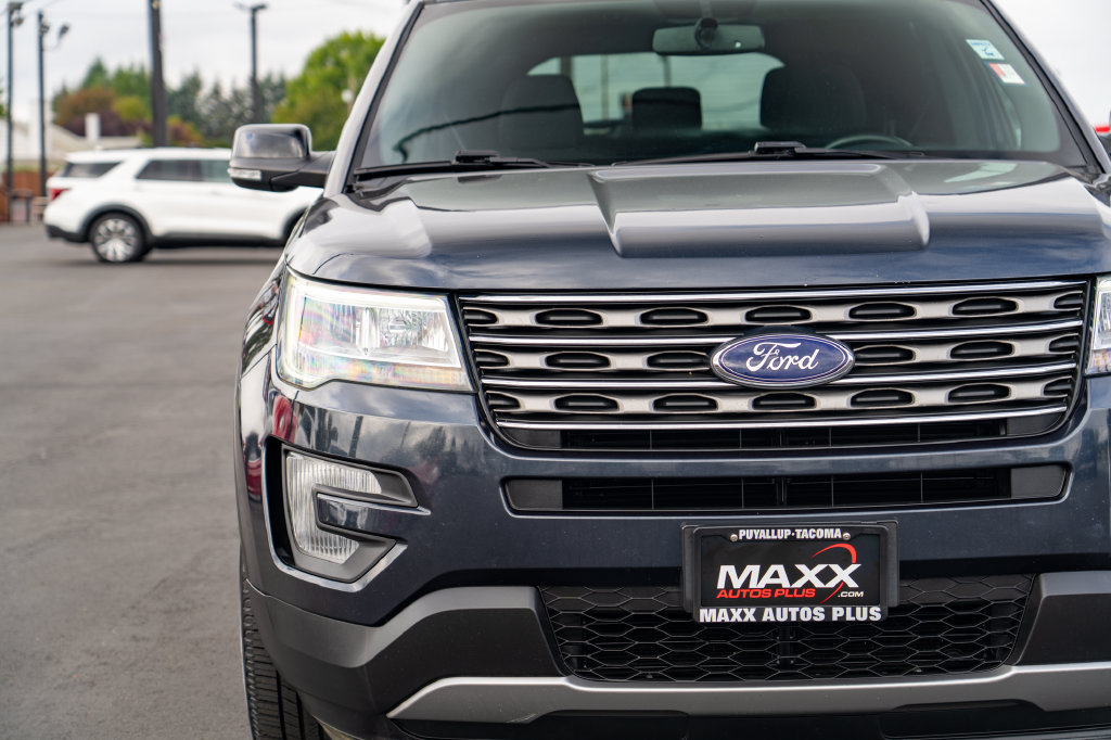 Used 2017 Ford Explorer XLT w/ Equipment Group 201A FWD image 5
