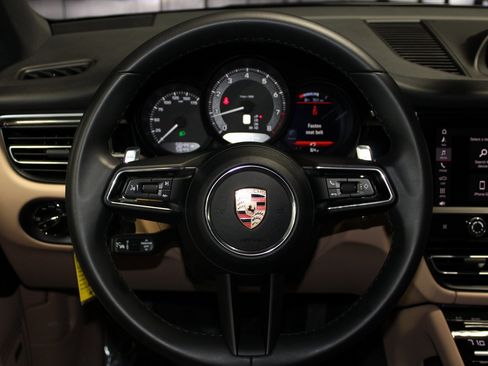 Certified 2025 Porsche Macan image 22