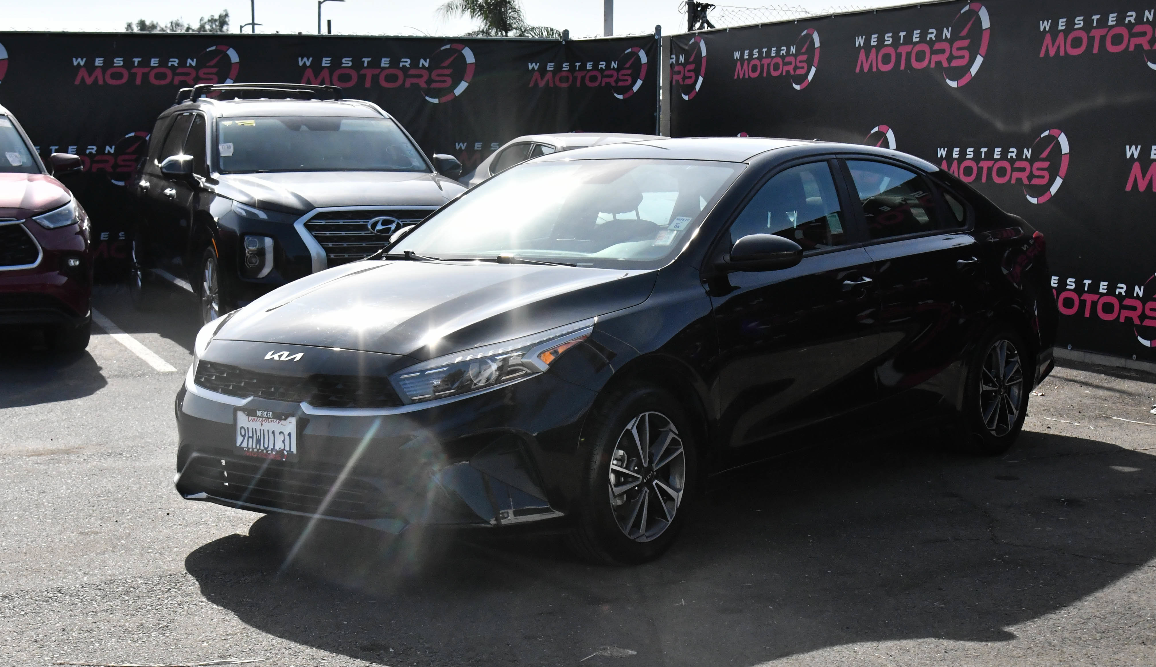 Used 2023 Kia Forte LXS FWD image 3