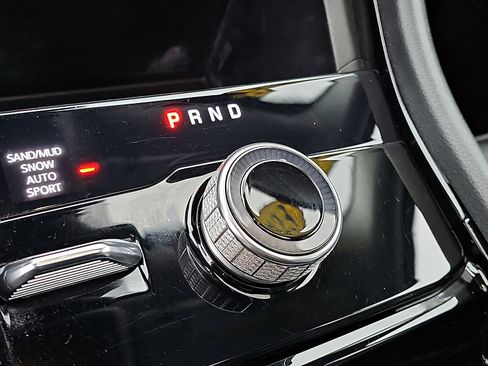 Used 2023 Jeep Grand Cherokee Limited image 16