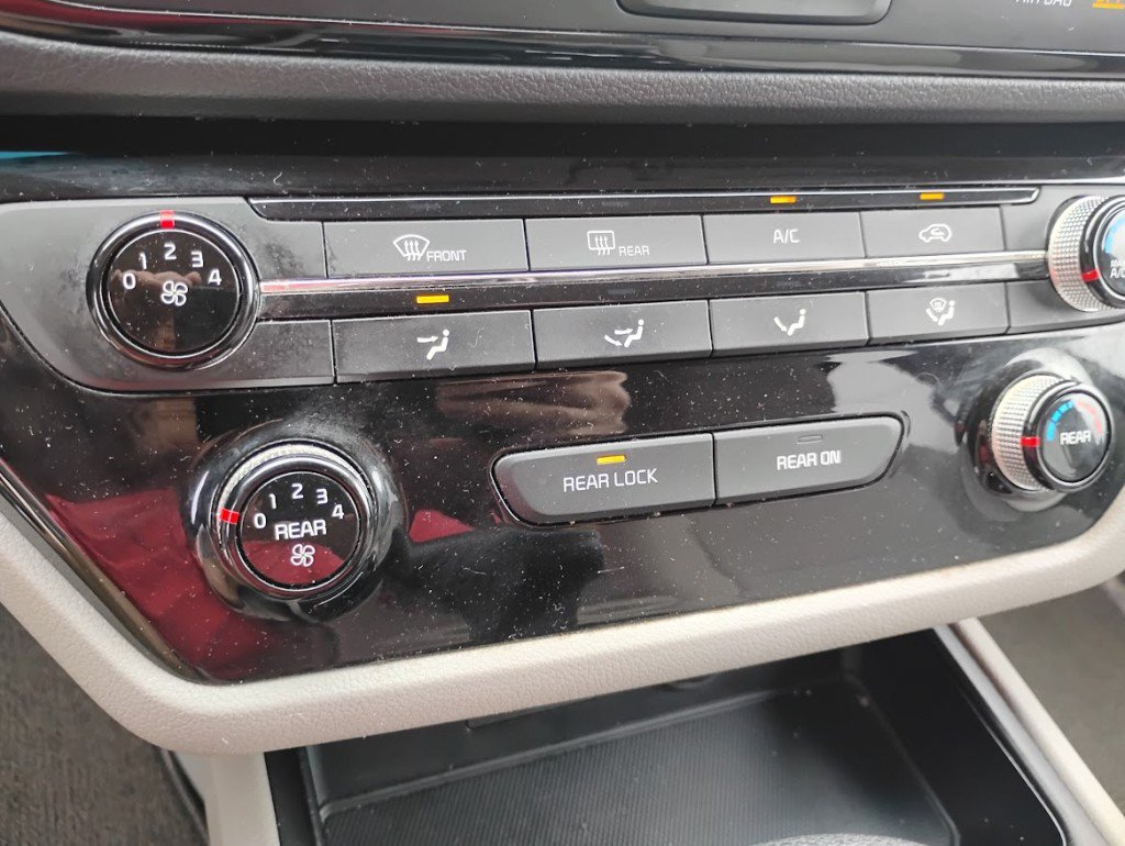 Used 2019 Kia Sedona LX FWD image 12