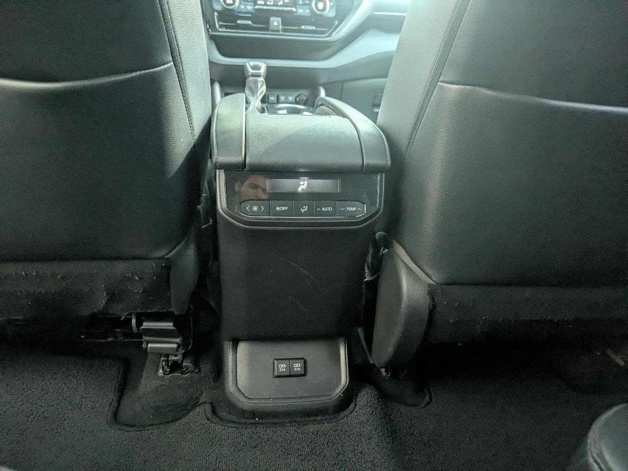 Used 2021 Toyota Highlander XSE FWD image 15