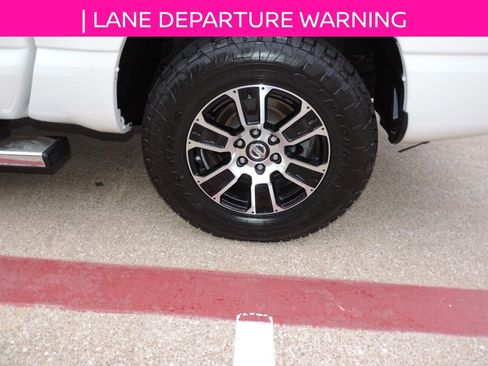 Used 2021 Nissan Titan SV w/ SV Convenience Package image 15