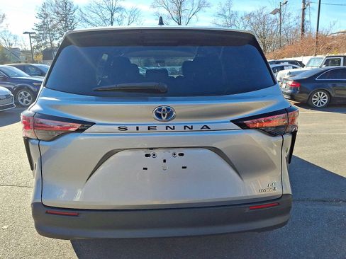 Used 2021 Toyota Sienna LE image 23