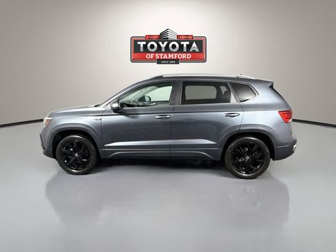 Used 2023 Volkswagen Taos SE w/ Panoramic Sunroof Package AWD/4WD image 4