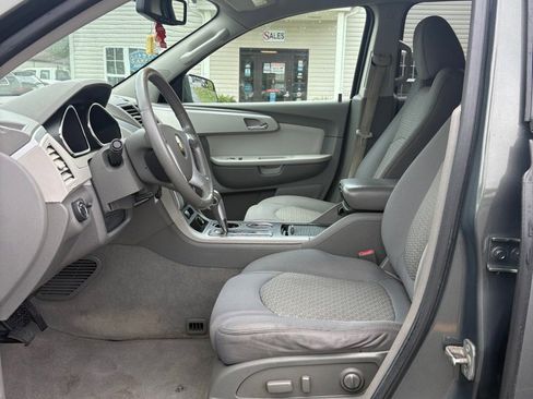 Used 2010 Chevrolet Traverse LT w/ LT Special Edition Package AWD/4WD image 9