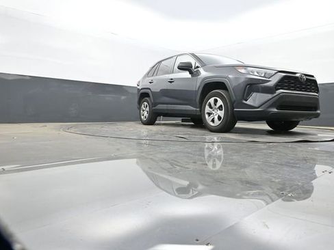 Used 2022 Toyota RAV4 LE image 9