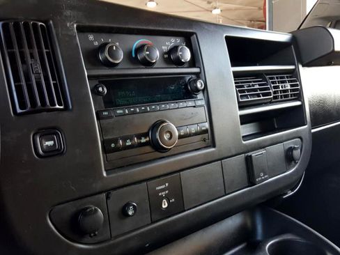 Used 2017 GMC Savana 3500 image 17