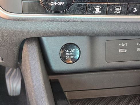 Certified 2025 Nissan Rogue SV FWD image 27