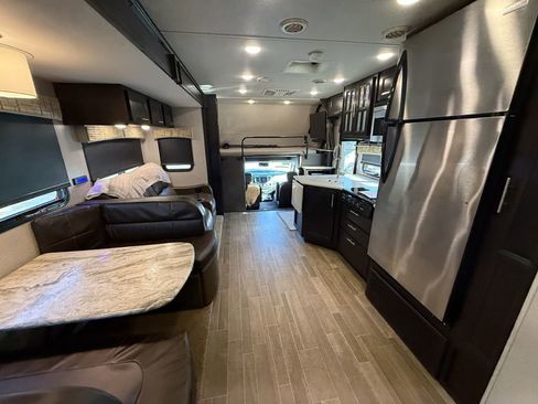 Used 2018 RAM 5500 SLT w/ Quick Order Package 29G SLT image 48