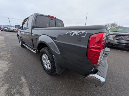 Used 2010 Nissan Frontier SE w/ SE Value Truck Pkg image 3