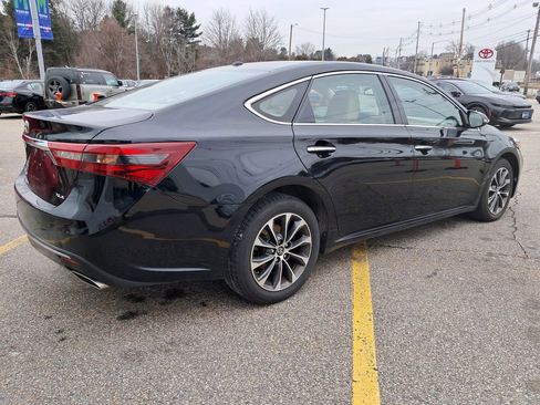 Used 2016 Toyota Avalon XLE Premium image 4
