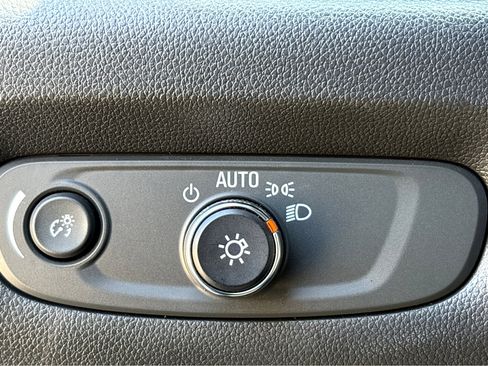 Used 2023 Chevrolet Traverse RS image 11