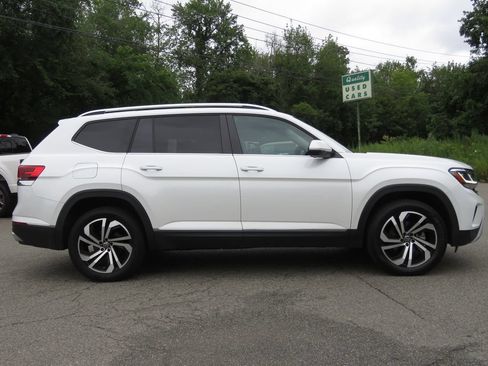 Used 2023 Volkswagen Atlas SEL AWD/4WD image 4