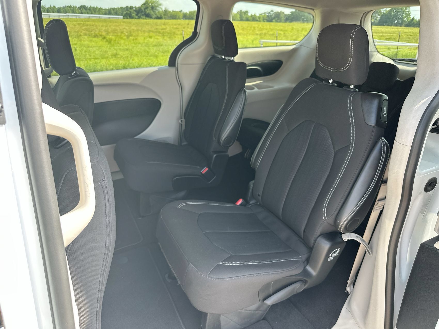 Used 2024 Chrysler Voyager LX FWD image 21