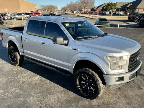 Used 2017 Ford F150 XLT w/ Equipment Group 302A Luxury image 4