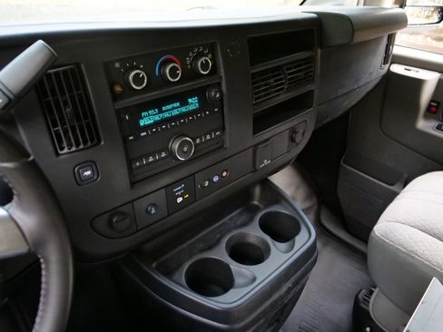 Used 2018 GMC Savana 3500 w/ Driver Convenience Package image 14