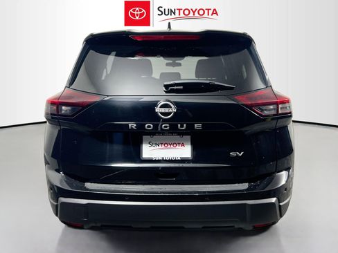 Used 2024 Nissan Rogue SV FWD image 5