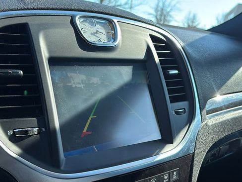 Used 2011 Chrysler 300 Limited image 22