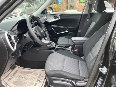 Used 2024 Kia Soul LX w/ Option Group 015 FWD image 10