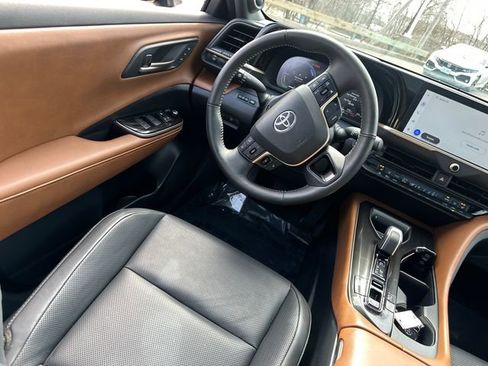 Used 2026 Toyota Crown Limited w/ Advanced Technology Package image 19