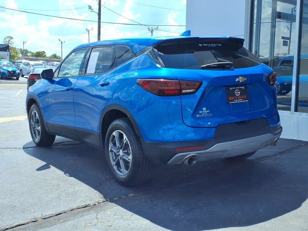 Used 2025 Chevrolet Blazer LT FWD image 6