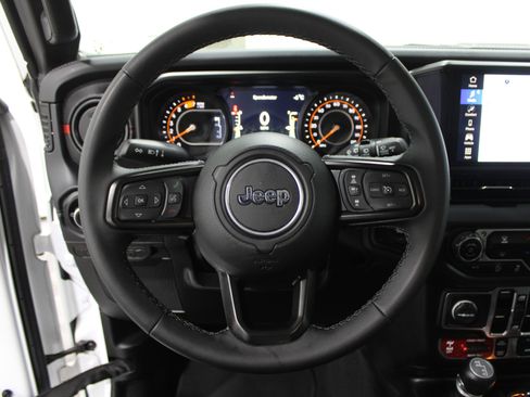 Used 2025 Jeep Wrangler Unlimited Rubicon image 8