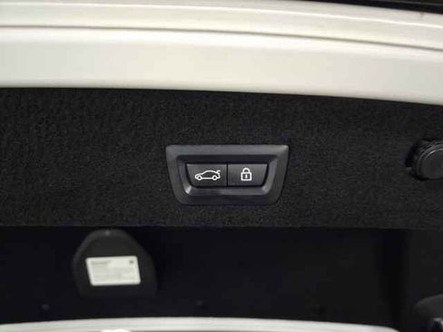 Used 2022 BMW 740i xDrive w/ M Sport Package image 9