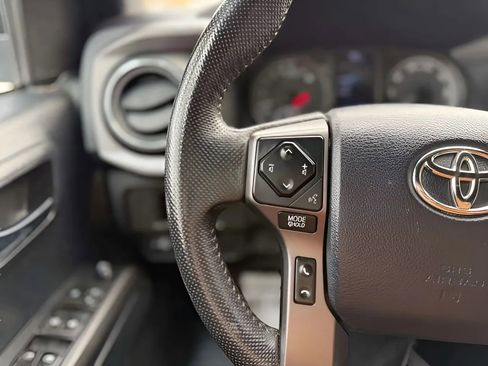 Used 2019 Toyota Tacoma TRD Off-Road image 40