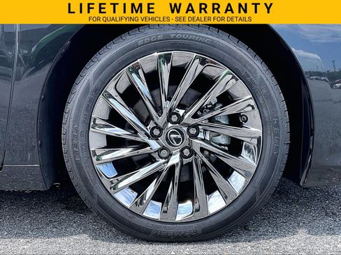 Used 2024 Lexus ES 300h Ultra Luxury w/ Accessory Package (Z2) FWD image 9