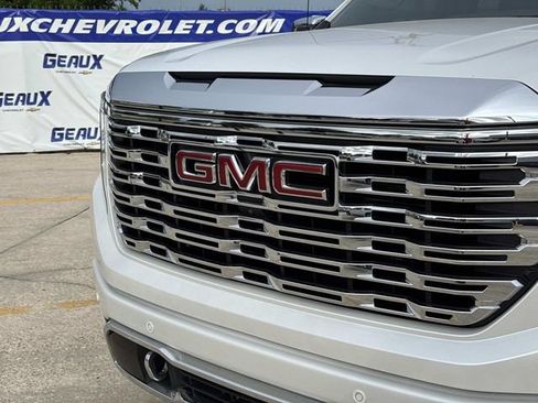 Used 2024 GMC Sierra 1500 Denali w/ Technology Package AWD/4WD image 3