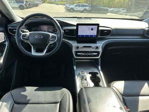 Used 2023 Ford Explorer XLT w/ Equipment Group 202A AWD/4WD image 33
