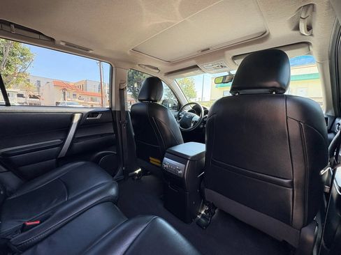Used 2012 Toyota Highlander SE FWD image 15