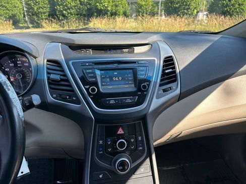 Used 2014 Hyundai Elantra Limited FWD image 17