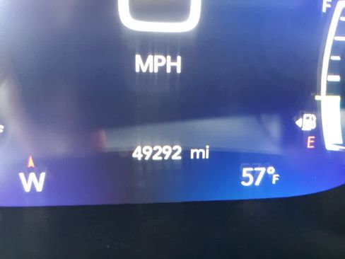 Certified 2024 Chrysler Pacifica Touring-L image 25