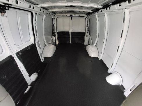 Used 2026 Chevrolet Express 2500 w/ Driver Convenience Package RWD image 3