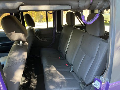 Used 2018 Jeep Wrangler Unlimited Sport S image 29