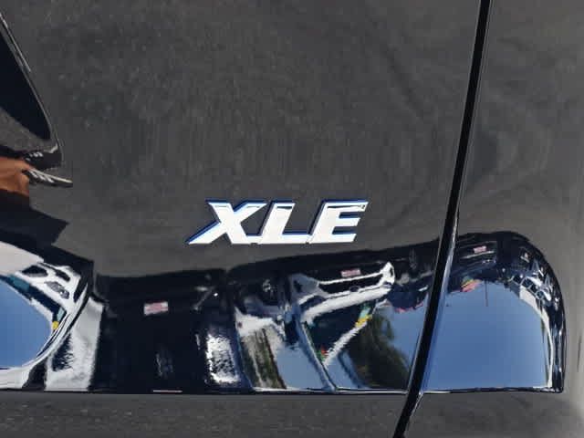Used 2025 Toyota RAV4 XLE w/ Convenience Package FWD image 11