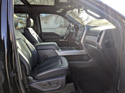 Used 2022 Ford F350 Platinum w/ FX4 Off-Road Package image 32