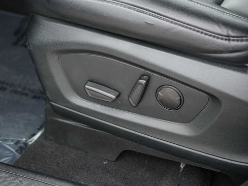 Used 2022 Ford Explorer XLT w/ Equipment Group 202A RWD image 18