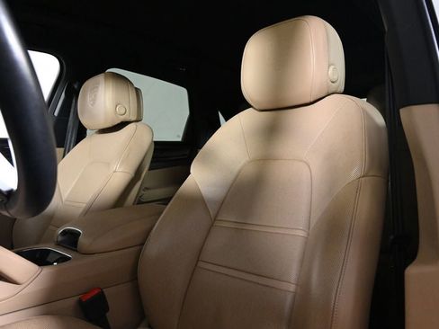 Certified 2023 Porsche Cayenne AWD/4WD image 5